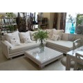 CONJUNTO TSU: SOFA CHAISE LOUNGE Y MESA CENTRO