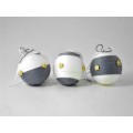 BOLA DECORADA LANA BOTONES GRIS 8 CM. 
